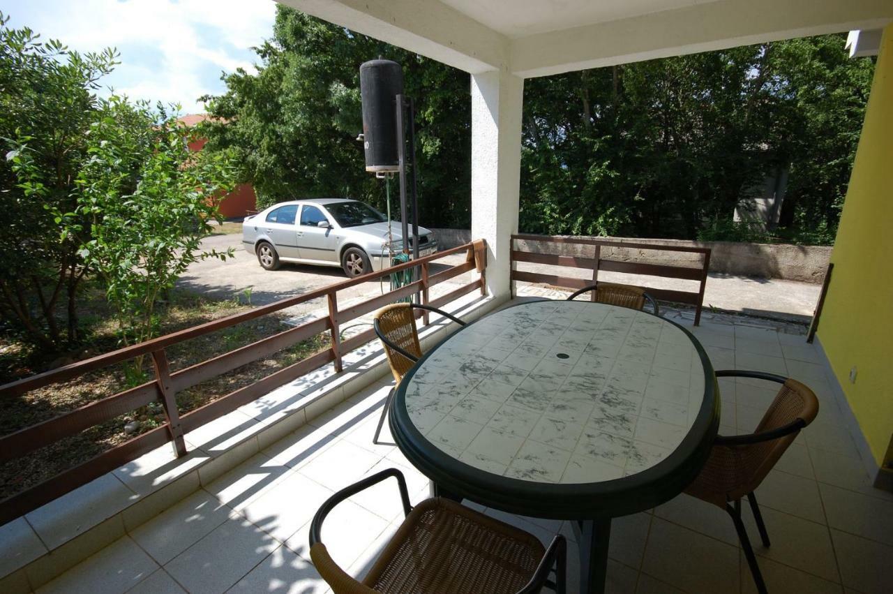 Apartments Juric By El-Pi Tours Njivice Exterior photo